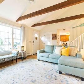 Stylish Home Dog Friendly Close to Beach, hotel a Yarmouth