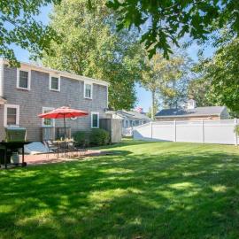 Quintessential Cape directly on the Cape Cod Rail Dog Friendly, hotel a Chatham