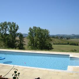 Al Bioule - Maison climatisée avec piscine、Penne-dʼAgenaisのホテル