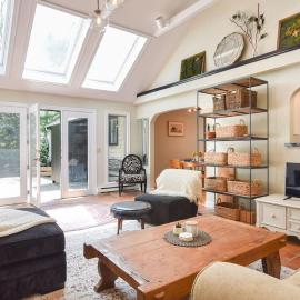 Bright & Open Central A C Dog Friendly, hotel em Barnstable