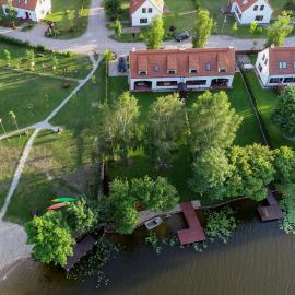 Art&Lake House, hotel v mestu Pasym