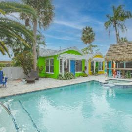 Seaside Retreat Cottages #1, hotel in Clearwater Beach