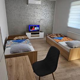 Tuzla में, होटल Apartmani Roki