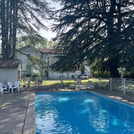 Le Parc aux Cedres, ξενοδοχείο σε Laroque
