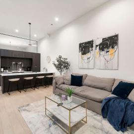 Viesnīca Chic River North Condo 2BR 2BA with Private Balcony Čikāgā