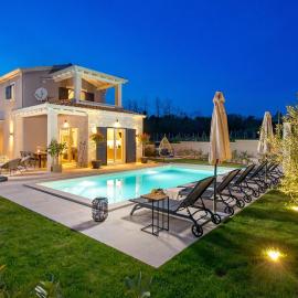 Villa Lente, готель у місті Muntrilj