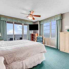 10th Floor Oasis Stunning 2BR with Spacious Private Double Balcony at The Wyndahm Ocean Walk Resort, hotel a Daytona Beach
