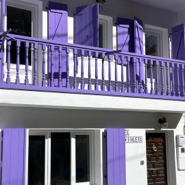 El Violetu, hotel a Cue