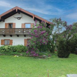 Ferienhaus mit Garten für bis zu 6 Personen, hotell i Rosenheim