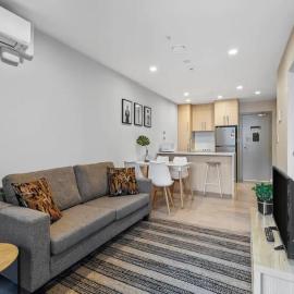 Stunning 2BR with Views Near Sky Tower Zodiak Stays