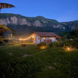 Chale Vale das Cachoeiras, hotel din Capitólio