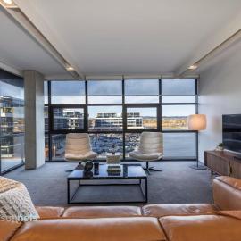 Large Modern 2 Bdrm Apt, Water Views, 2x Car Spots