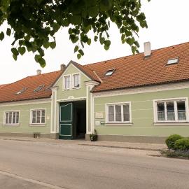 Weingut Familie Bauer, hotel u gradu Großriedenthal