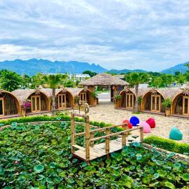 Khu Nghỉ Trải Nghiệm Golden Field, hotelli kohteessa Bản Cong Na
