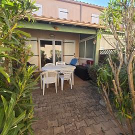 Les Soleillades- Villa, résidence avec piscine et stationnement à proximité de la mer