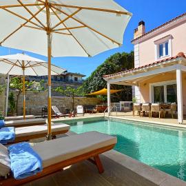 Villa Ithaca, hotel u gradu Varípetron