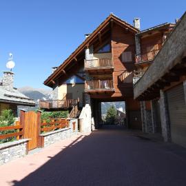 Snowflake Appartamenti Jouvenceaux, hotel in Sauze dʼOulx