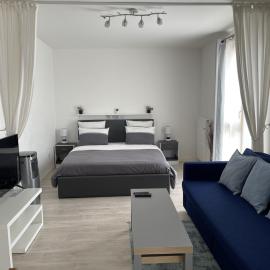 HOUSE COSY ONE, hotelli kohteessa Gonesse