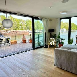 One of the kind Prague Houseboat Experience +BOAT, מלון בפראג