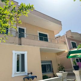 Amel's Apartments Comfortable Family Stay Near Orikum Beach, hotel in Orikum