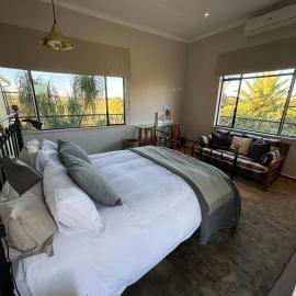 Otjiwarongo Farmstay: Otjiwarongo şehrinde bir otel