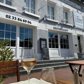 Le Comptoir du Paradis, hotel u gradu La Ferté-Frênel