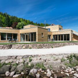 Schwarzwaldstrand Ferienwohnungen, hotel in Bad Herrenalb