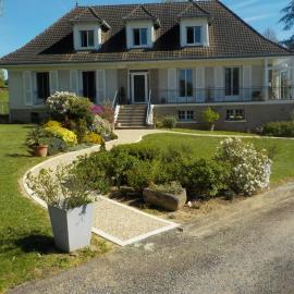 CHARMANT APPARTEMENT DANS MAISON DE CARACTERE