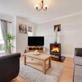 3 Bed Holiday Home in Llandeilo with log burner, hotel din Llandeilo