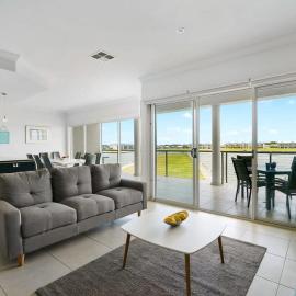 Hindmarsh Island - Linen Included - Waterfront - Luxury, hotel in Hindmarsh Island