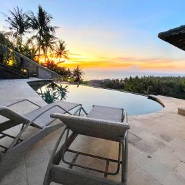Villa Lombok Sunset w/Sea view, hotel en Mangsit