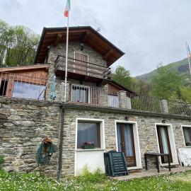 The Happy Rooster - Villa with Big Garden, hotel in Pianello Del Lario