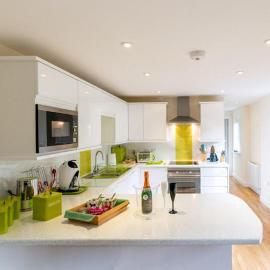 The Retreat, own hot tub, romantic escape, near Lyme Regis