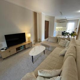 Fterna Family Apartment Perea - 2 Bedrooms, Balcony, Near Beach & Airport, hotel v destinaci Perea