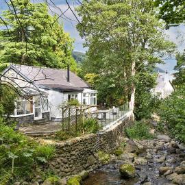 Finest Retreats - Nant Cottage, hotel in Llangelynin
