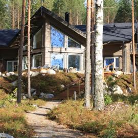 Villa Tukkilahti Lakeside 5 Bedroom Villa with Sauna, hotel di Savonranta