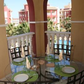 Spacious apart. for 6 pers. AC, UK TV, 600MB WiFi, hotel in Los Alcázares