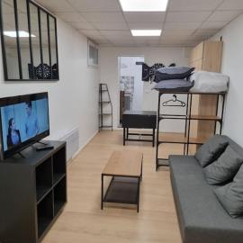 Studio maisonnette Le bureau, hotel u gradu 'Laon'