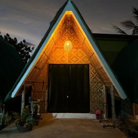 Villa Lovi Panagsama Beach Moalboal, hotel v mestu Moalboal