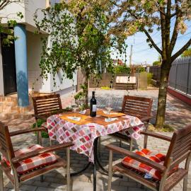 PitStop Apartments, hotel in Dumbrăviţa