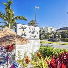 Salt Water Suites, hotel din St Pete Beach