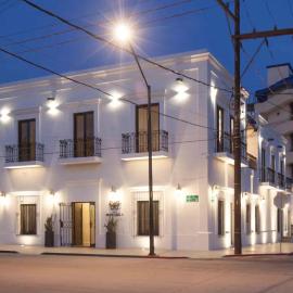 Departamentos & Villa Monarka, 1 Block from Malecon!