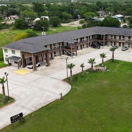 Lux Inn and Suites, хотел в Three Rivers
