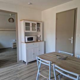 Appartement au milieu des vignes, hotel Thésée városában