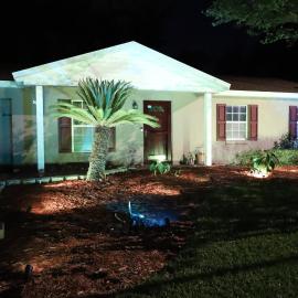 3 Bdrms & Private Backyard Tiki Courtyard & more