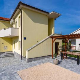 Nice Apartment In Barbat With Wifi, hotel in Barbat na Rabu