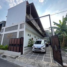 Nofrah House Syariah Mitra RedDoorz, hotel a Colomadu