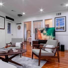 Fancy 1-BR in Central Location Parking available