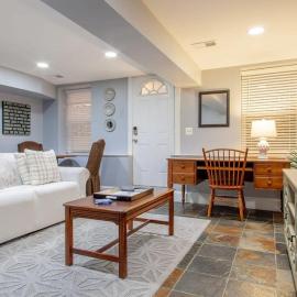 Delightful 1-BR Accommodations Nearby METRO, hotelli Washingtonissa