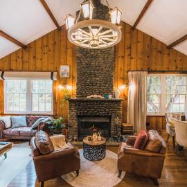 Heritage Log Cabin and Garden w Outdoor Hot Tub